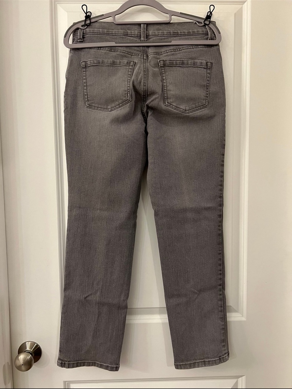 Bundle of 2 Pair of Women’s Size 8 Capris & Jeans (NWOT/EUC) - Picture 9 of 12